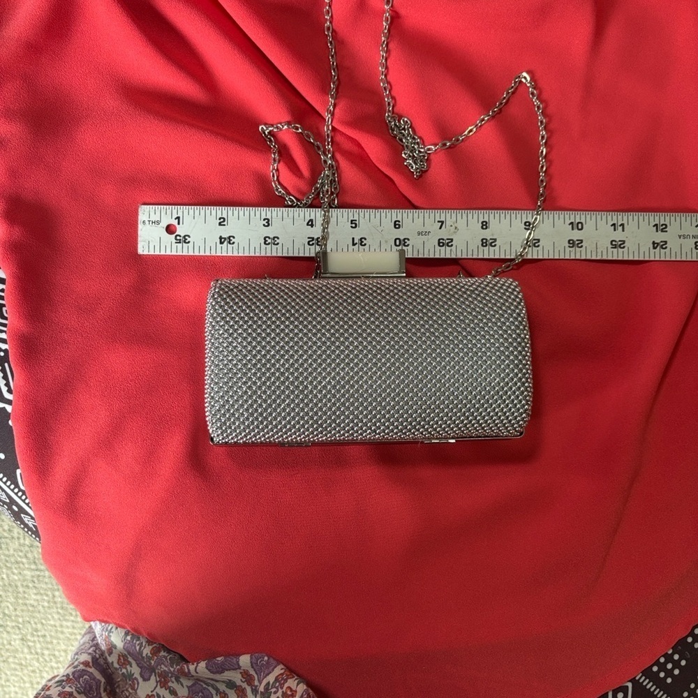 Jessica McClintock Silver Chain Beaded Clutch - Picture 5 of 7
